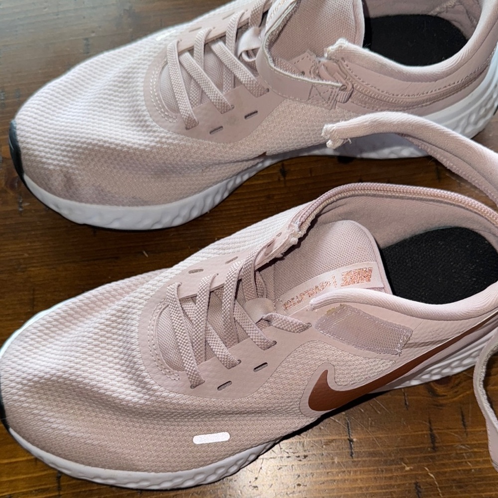 Nike revolution Women's Pink Running Shoes size 10 - Picture 2 of 9
